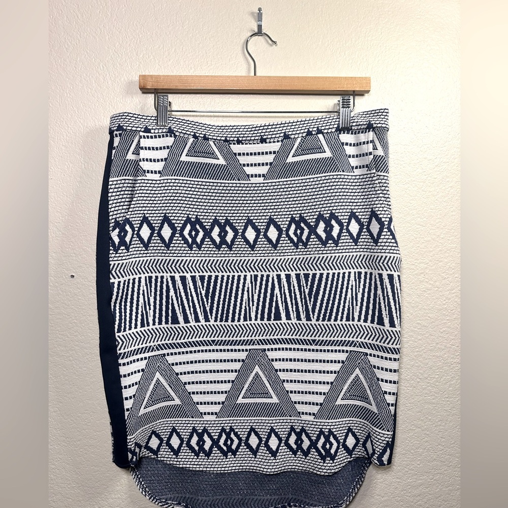 Barney’s New York Blue White Textured Geometric Skirt Size Large Office Career